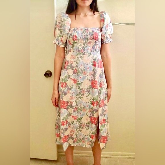 Astr Dresses & Skirts - ASTR Smocked Puff-sleeve Midi Dress From
Nordstrom. Size Small.